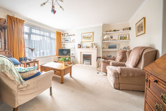 69 Ashdown Road, Eastleigh photo 2