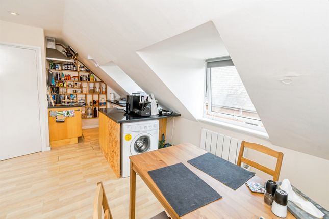 Flat 4, 19, Furzedown Road, SOUTHAMPTON photo 4