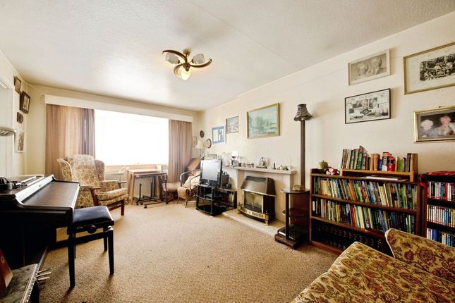 35 Gerrards Close, London photo 2