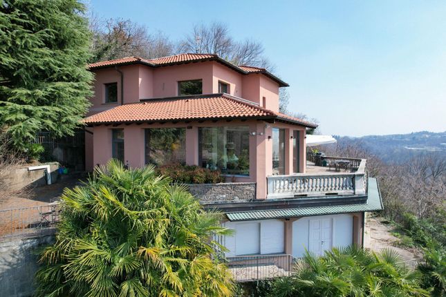 Terraced house for sale in Tavernerio, Como, Lombardy, Italy