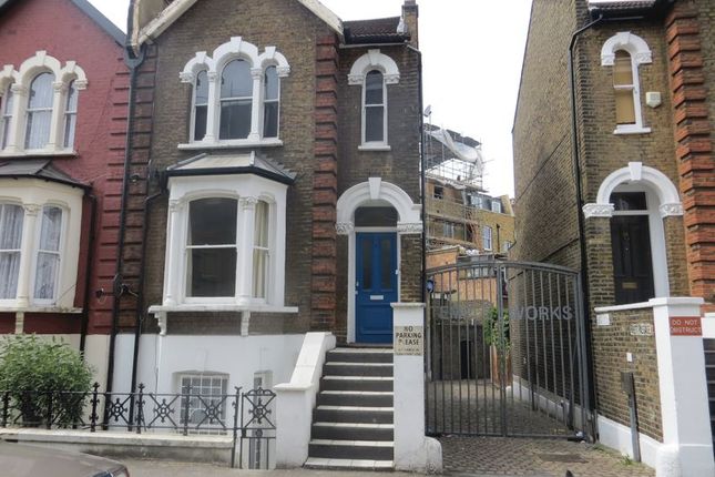 Flat to rent in Brett Road, London
