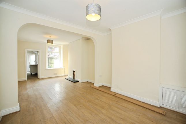 8, Oakfield Street, Caerphilly photo 2