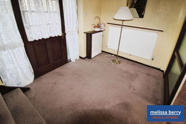 2, Woodhall Avenue, Manchester photo 4