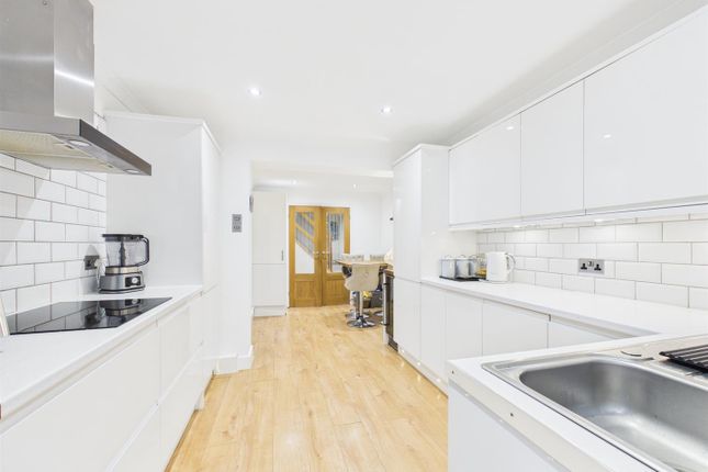 6, Wynford Green, Aylesbury photo 3