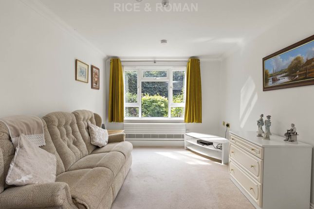 35 The Firs, Firs Close, Esher photo 2