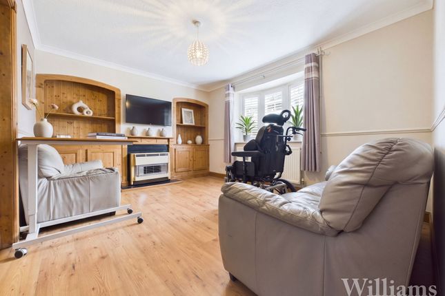 8 Hampden Road, Aylesbury photo 2