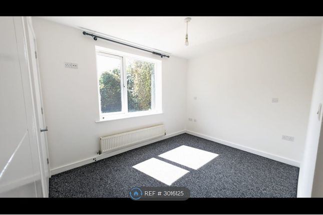Flat, Mousehole Lane, Southampton photo 4