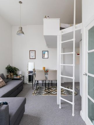 Studio to rent in Gloucester Street, South-West, London