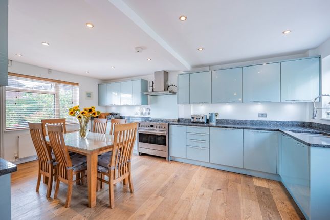 2, Bracken Close, Crowborough photo 2