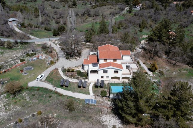 Detached house for sale in Pera Pedi, Cyprus