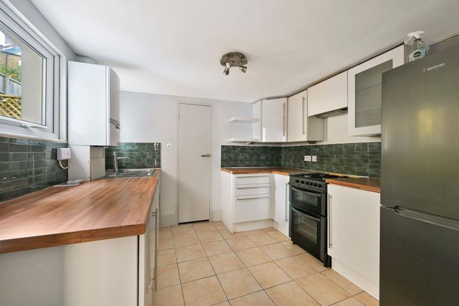 12a, Hugo Road, London photo 4
