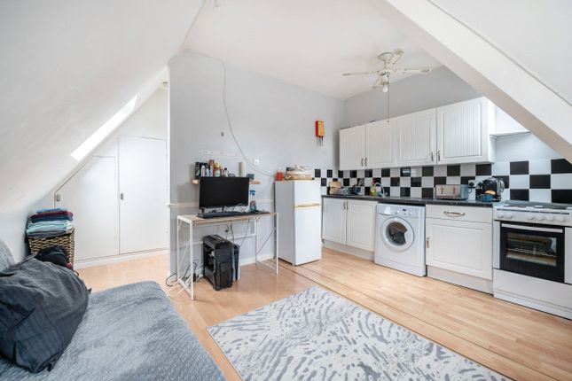 Thumbnail Flat to rent in Southwell Park Road, Camberley, Surrey