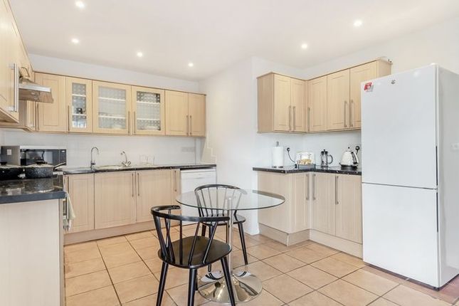 Flat 3, London photo 5