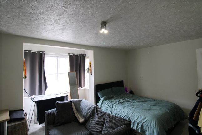 14, Orchard Grove, London photo 4