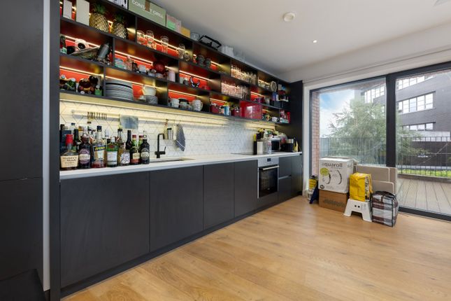 Flat for sale in Java House, 15 Botanic Square, London