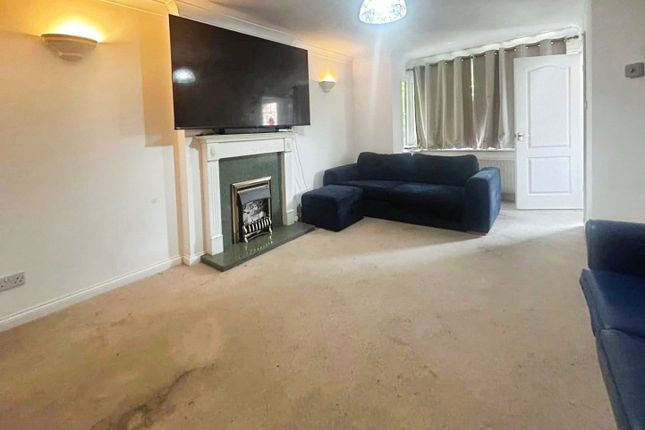 33, Devonshire Park, Berkshire photo 2