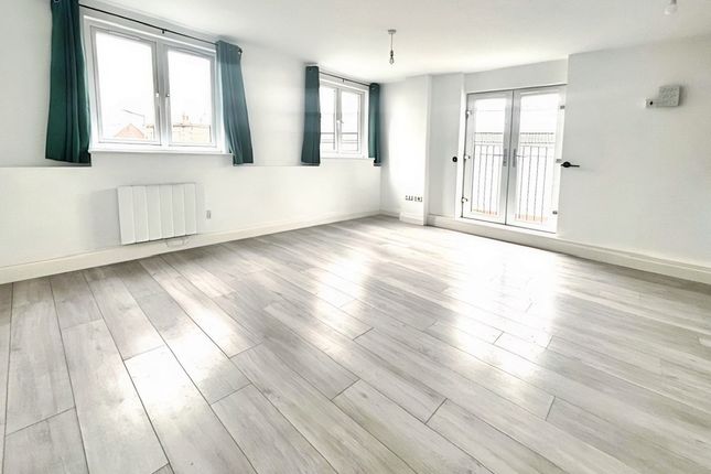 Flat 19, Cedar Apartments, North Street, Suffolk photo 3