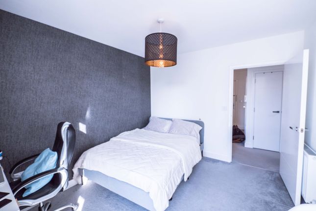 Flat for sale in Hickman Avenue, London