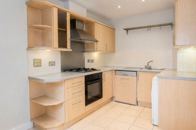 4-bed house on 1, Kingsleigh Close, Brentford, £2,950/mo