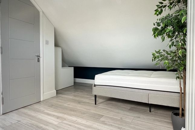 Room 6, Luton photo 5