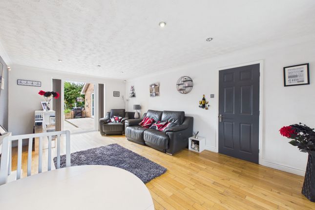 10 Kirkfell Drive, Manchester photo 3