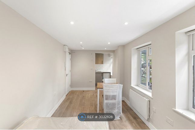 A Barnett Wood Lane, Ashtead photo 3