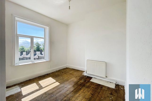 15, Cowcliffe Hill Road, Huddersfield photo 4