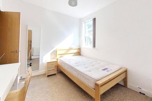 34, Earlsferry Way, London photo 3