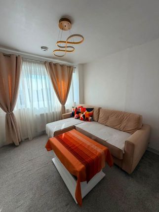 43 Lampeter Square, London photo 3