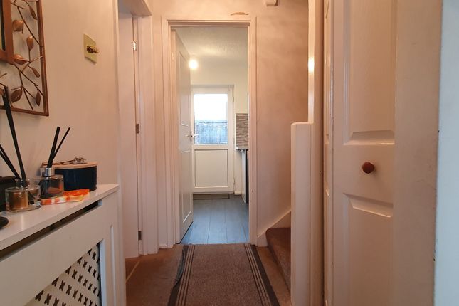 6 Toftes Place, Norwich photo 2