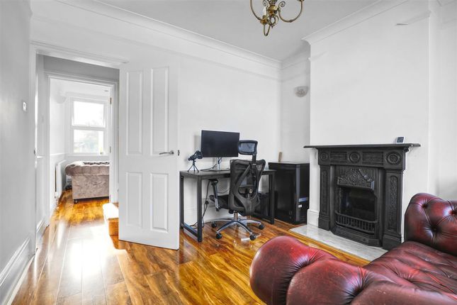 17 Westlea Road, Broxbourne photo 3