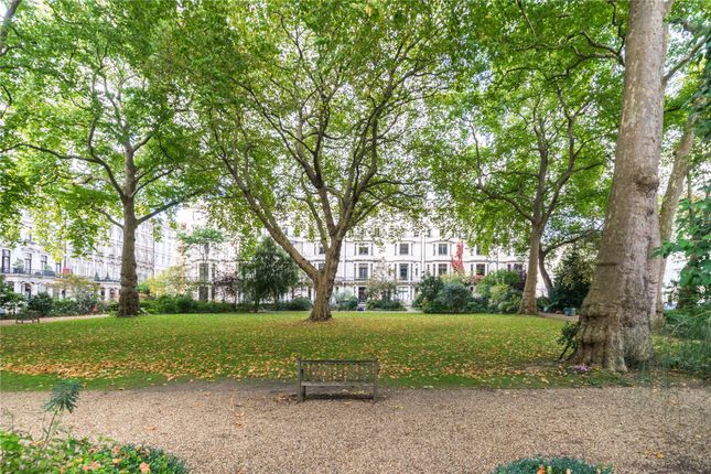Flat for sale in Ennismore Gardens, London