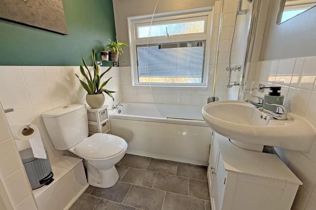 89, Frobisher Road, Rugby photo 4