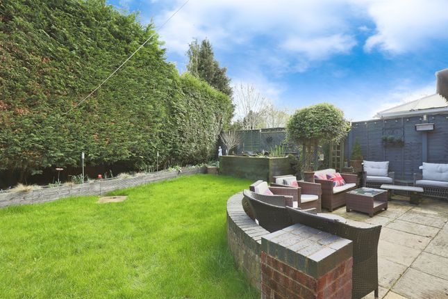 Semi-detached house for sale in Waterloo Close, Wellesbourne, Warwick