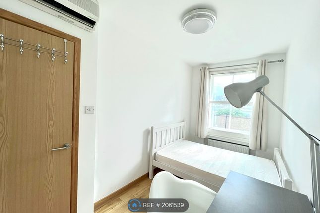 Flat to rent in Hogarth Road, London