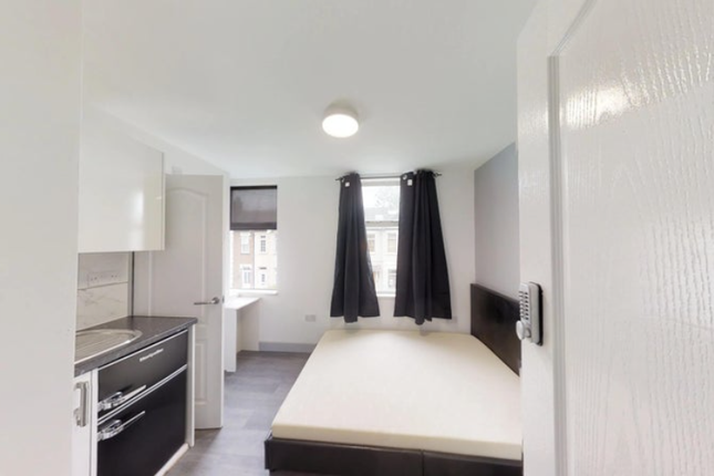 2, Winnock Road, West Drayton photo 3