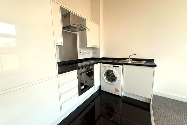 13 Bradley Court, Knoll Road, Camberley photo 4