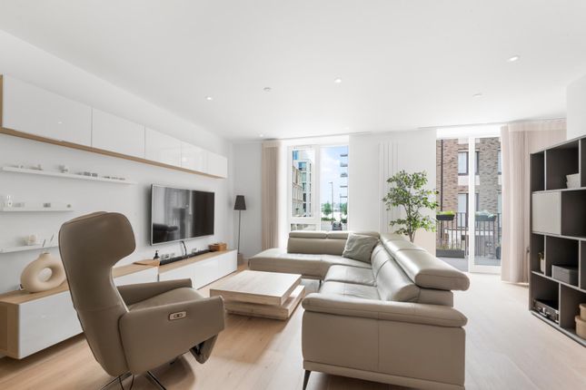 Thumbnail Property for sale in Schooner Road, Royal Wharf, London