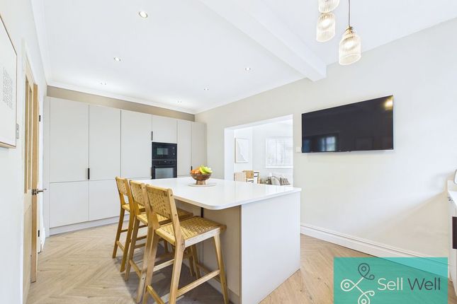 27, Ash Drive, Manchester photo 2
