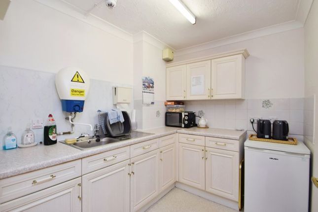 Flat for sale in Mumbles Bay Court, Swansea