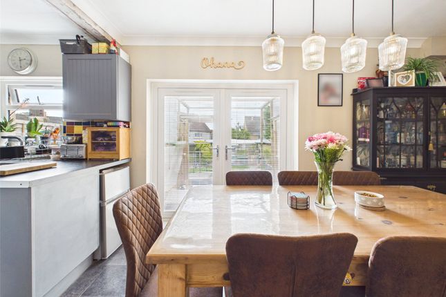 3, Devereaux Road, Stroud photo 5