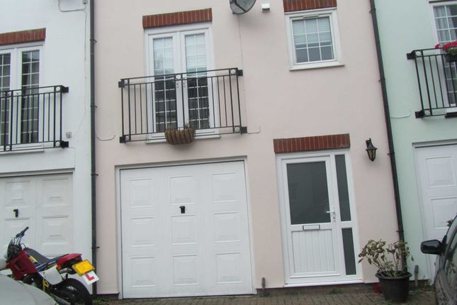 Town house to rent in Trafalgar Mews, Eastbourne