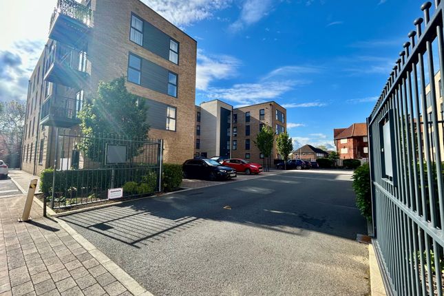 Flat for sale in Albert Road North, Southampton
