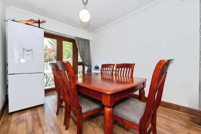Grovelands Way, Grays photo 4