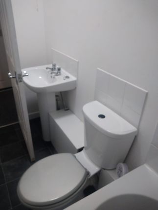 Mottram Road, Stalybridge photo 3