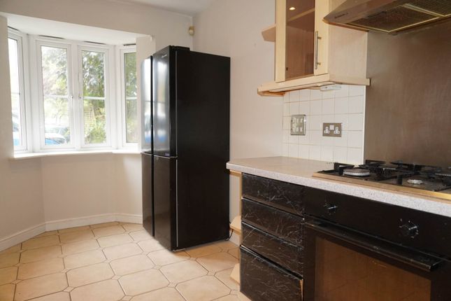 1, Kingsleigh Close, Brentford photo 3