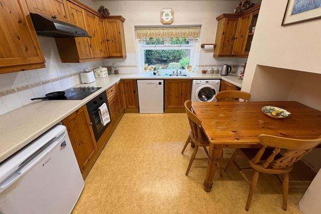 3, Russell Hall Lane, Bradford photo 4