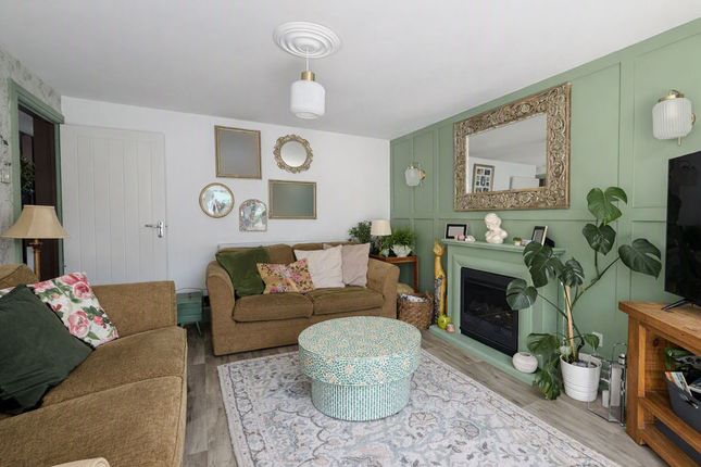 28, Williams Close, Gosport photo 3