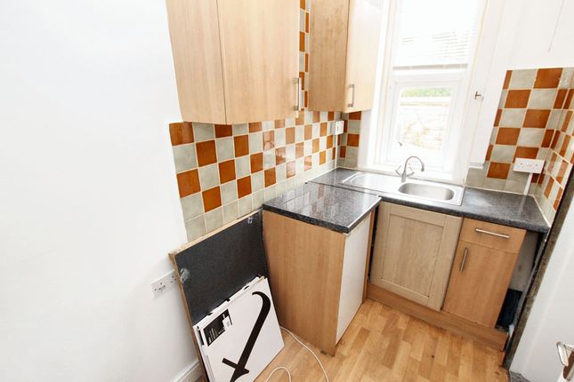 3 River Street, Todmorden photo 3