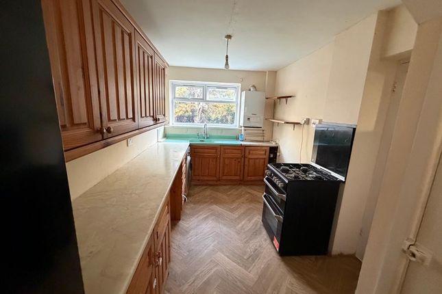 8, Finchingfield Avenue, Woodford Green photo 2